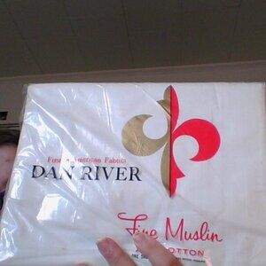 2 Full Flat White Sheets